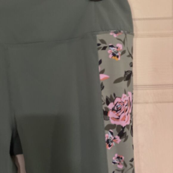 Vera Bradley Womens 2XL  Active Leggings Floral And Olive Green - Picture 3 of 4